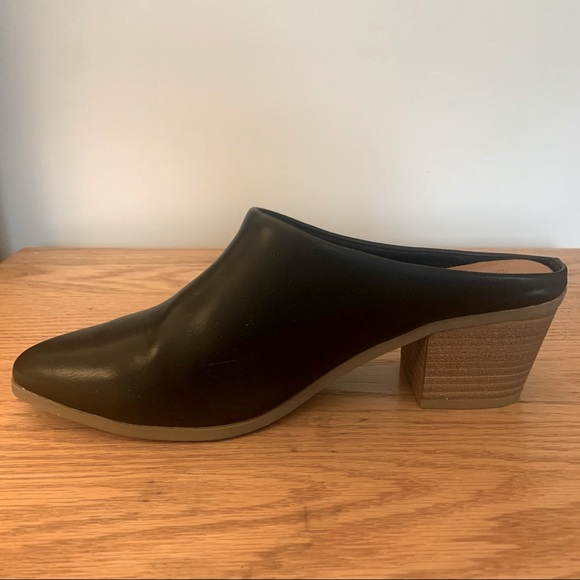 Universal Thread | Black Mules - Picture 3 of 4